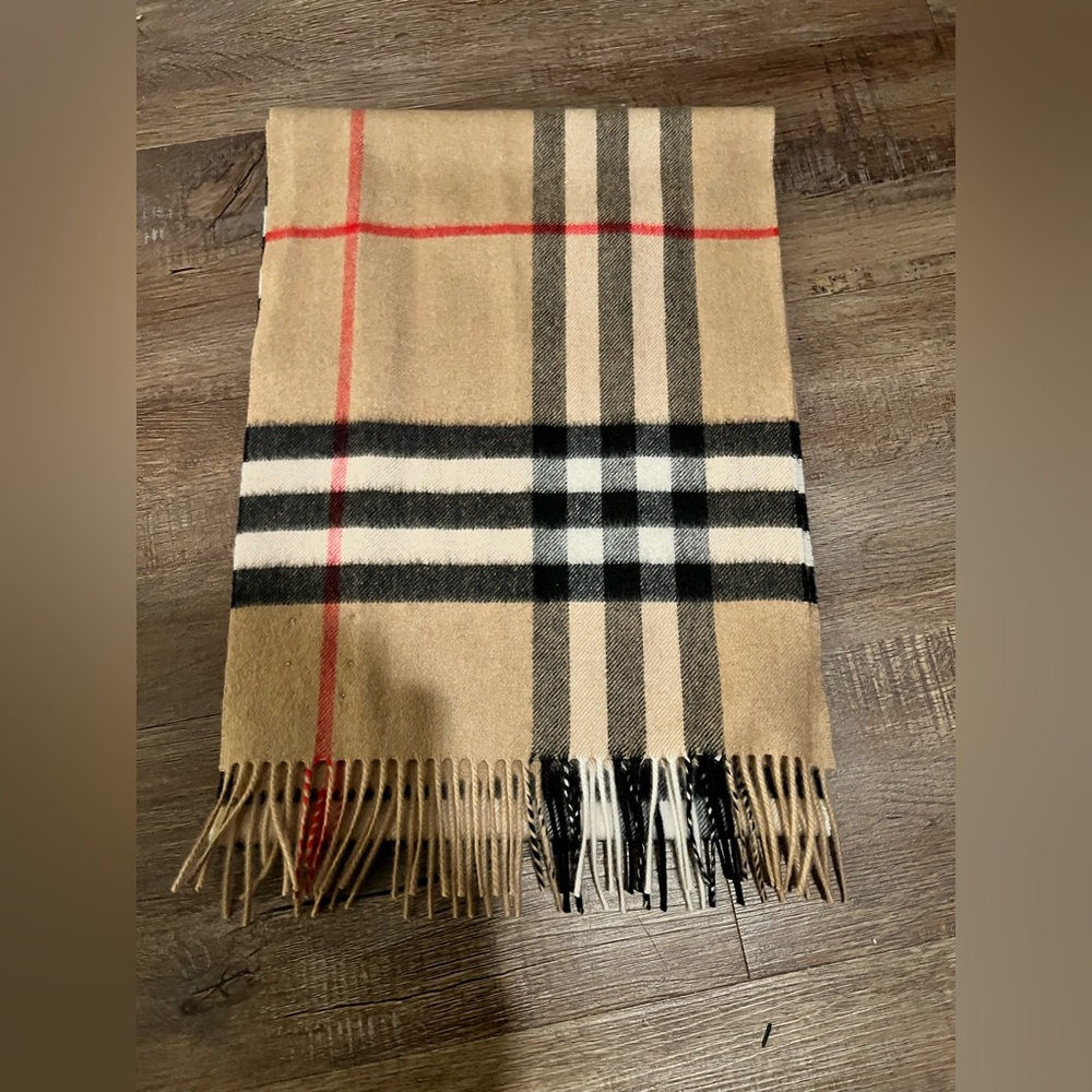100% cashmere authentic Burberry scarf